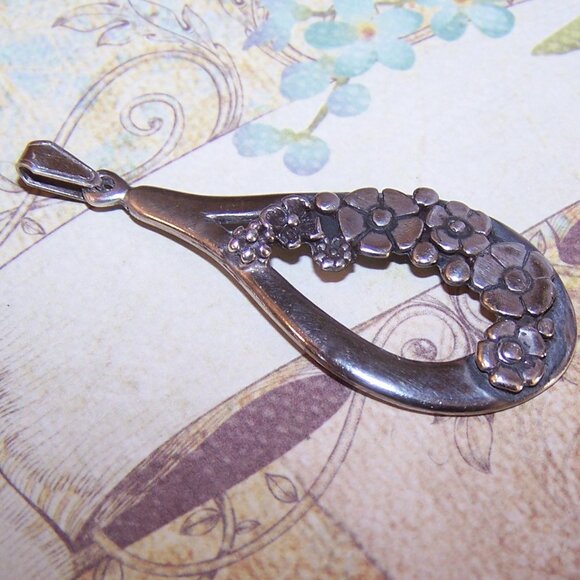 Vintage Sterling Silver Teardrop Pendant with Florals - Picture 7 of 9